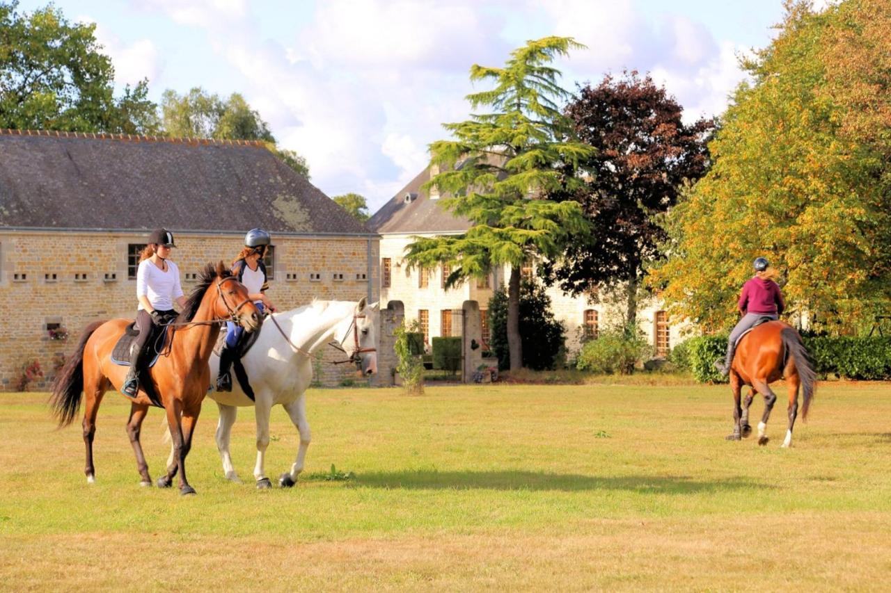 Chateau Du Bu Anctoville Bagian luar foto